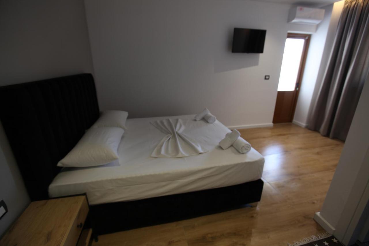 Blue Bay Hotel Sarandë エクステリア 写真
