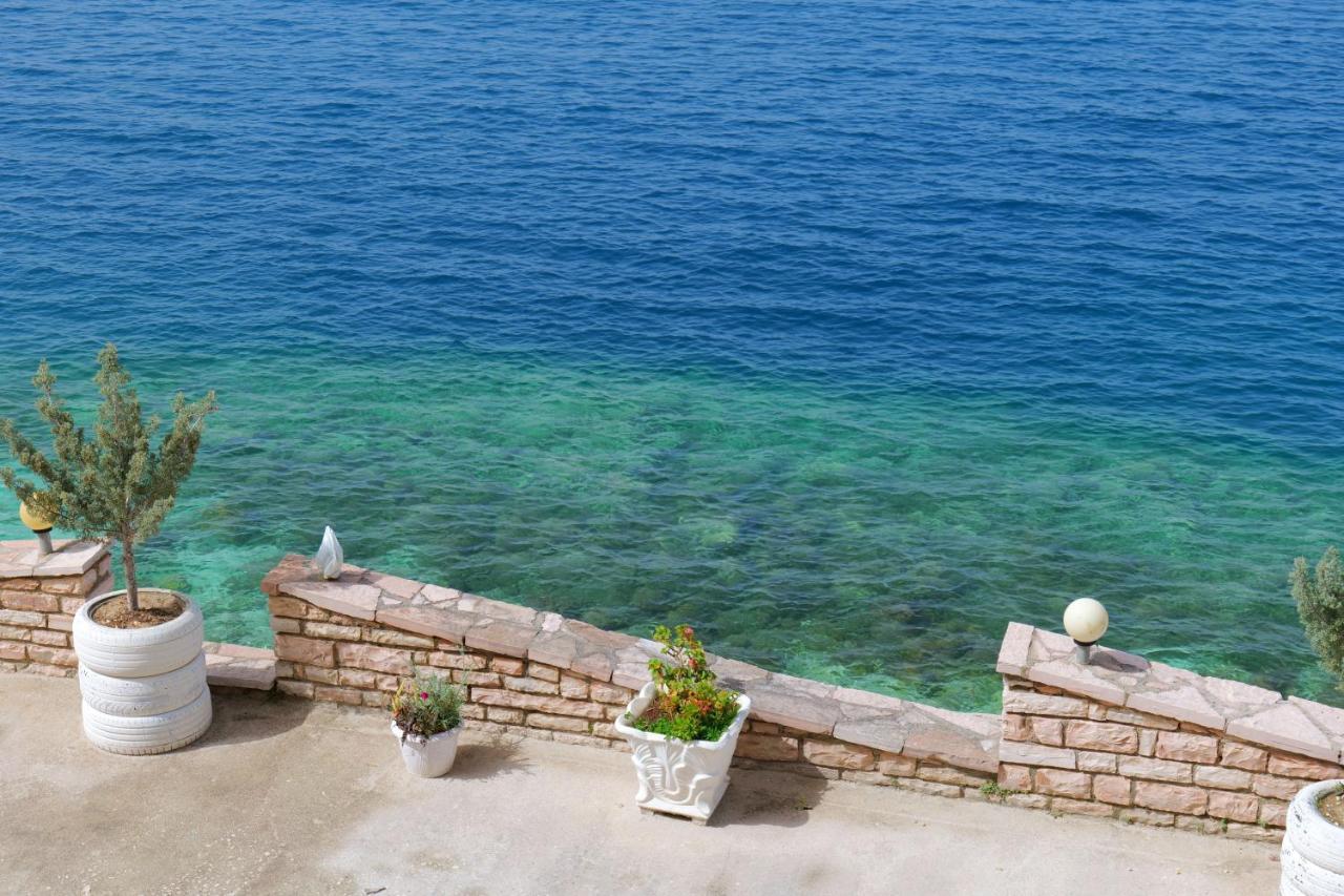 Blue Bay Hotel Sarandë エクステリア 写真