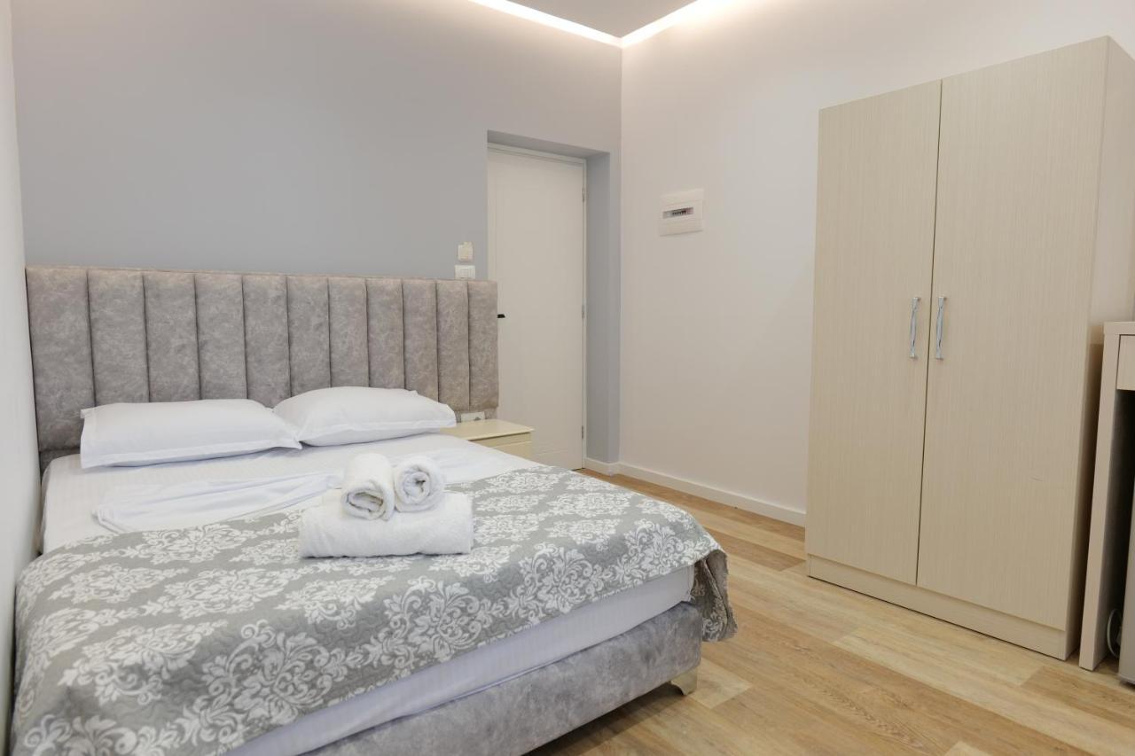 Blue Bay Hotel Sarandë エクステリア 写真