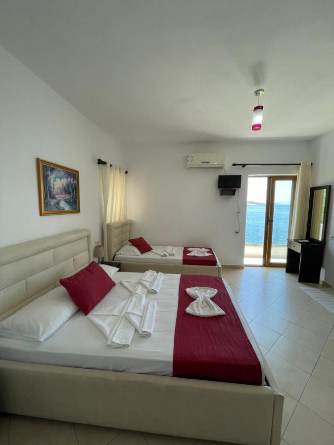 Blue Bay Hotel Sarandë エクステリア 写真
