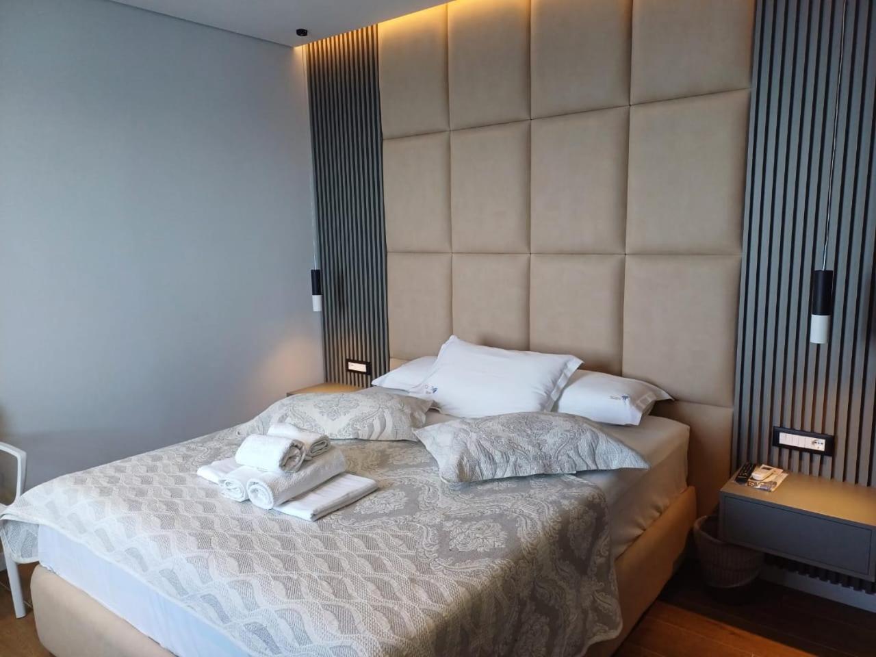 Blue Bay Hotel Sarandë エクステリア 写真