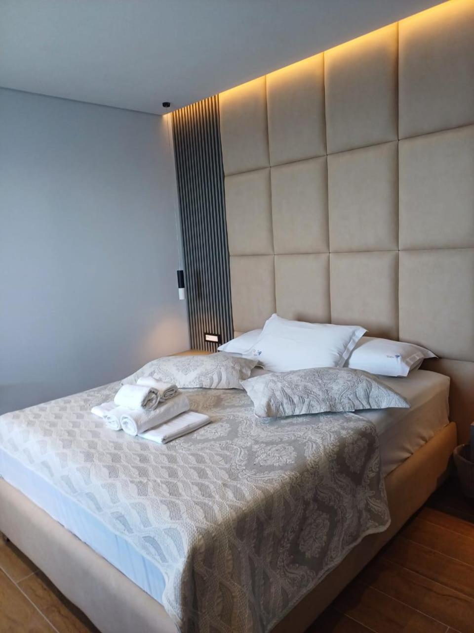 Blue Bay Hotel Sarandë エクステリア 写真