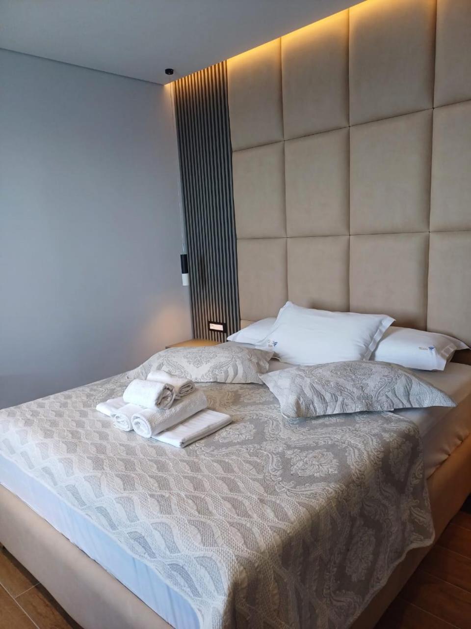 Blue Bay Hotel Sarandë エクステリア 写真