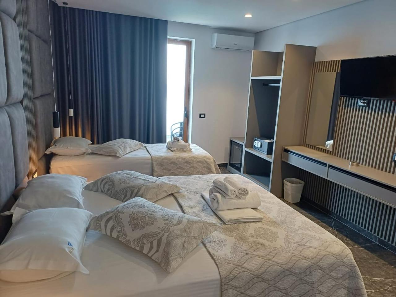 Blue Bay Hotel Sarandë エクステリア 写真
