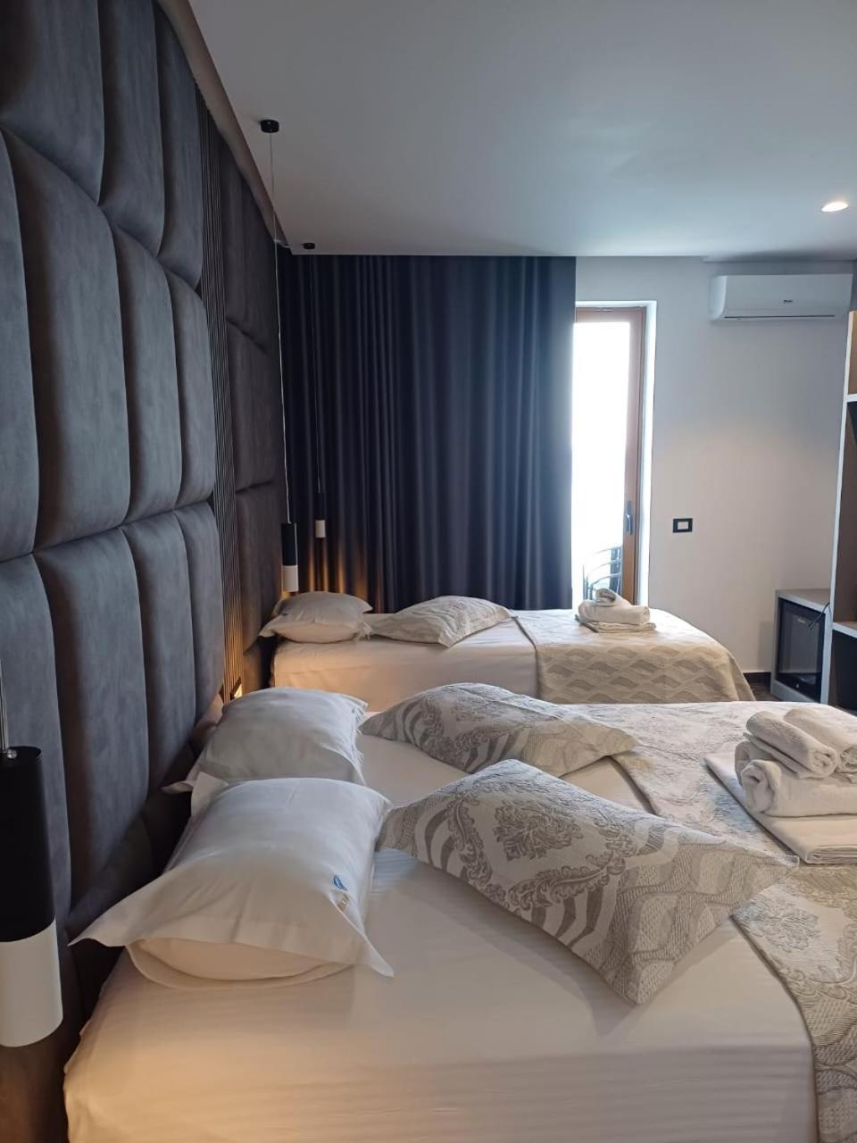 Blue Bay Hotel Sarandë エクステリア 写真