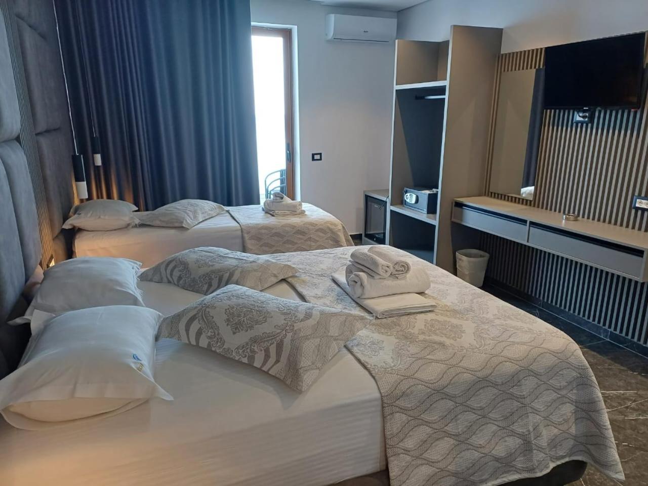 Blue Bay Hotel Sarandë エクステリア 写真