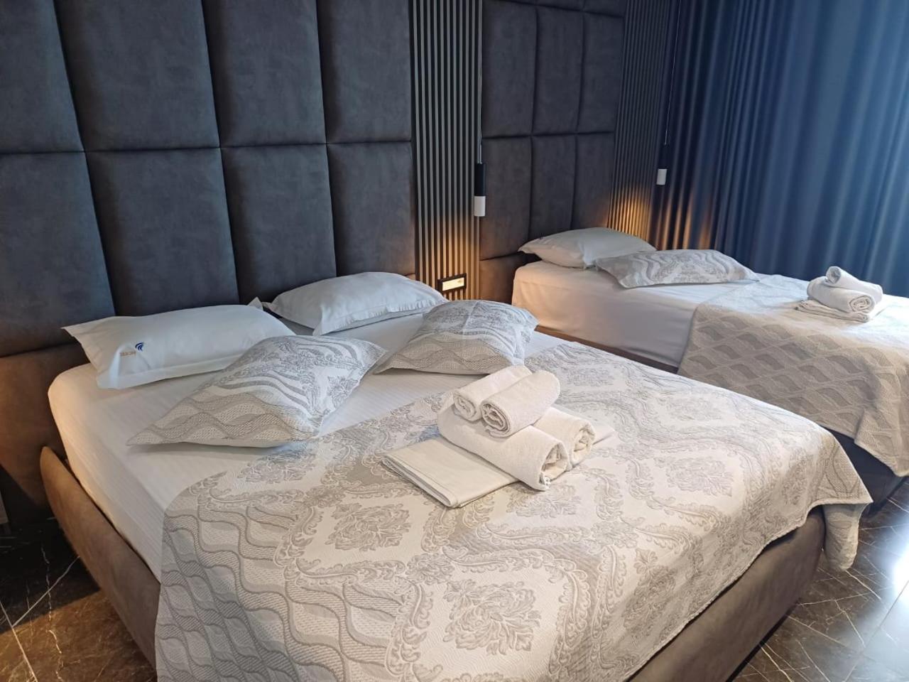 Blue Bay Hotel Sarandë エクステリア 写真