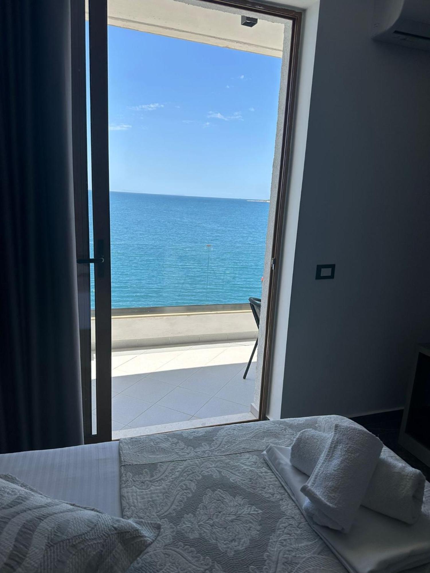 Blue Bay Hotel Sarandë エクステリア 写真