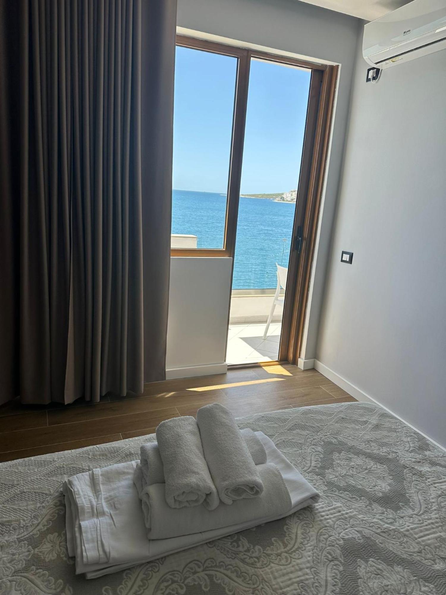 Blue Bay Hotel Sarandë エクステリア 写真